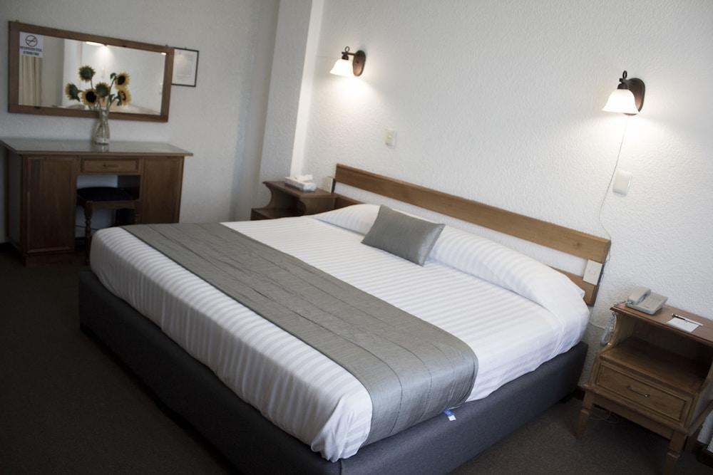 Estanza Hotel & Suites Morelia Kültér fotó