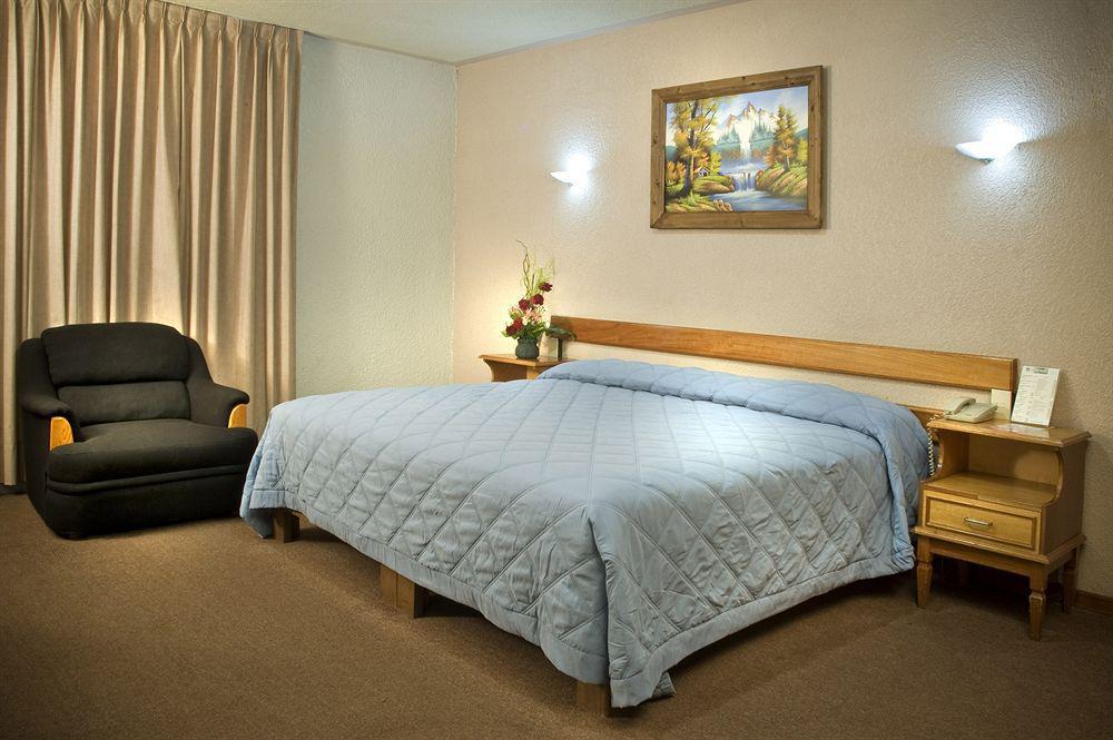 Estanza Hotel & Suites Morelia Kültér fotó